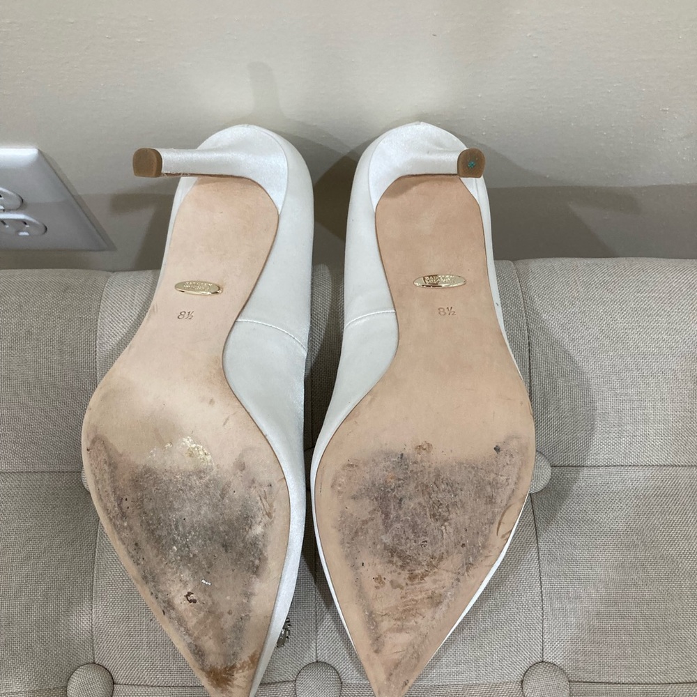 Badgley Mischka White Heels with Crystal Embellishment Size 8.5 - Picture 9 of 13